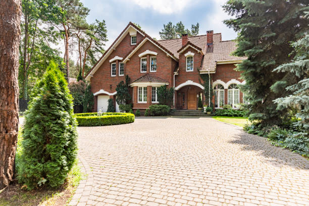 Best Professional Driveway Pavers  in Lincoln City, OR